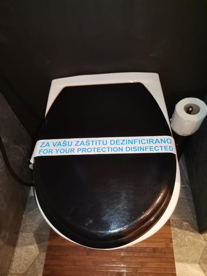 Studio Apartman Black & White Centar Sarajevo Free Parking Eksteriør bilde
